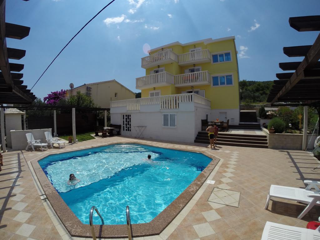 Apartments Romana 斯拉汀 外观 照片